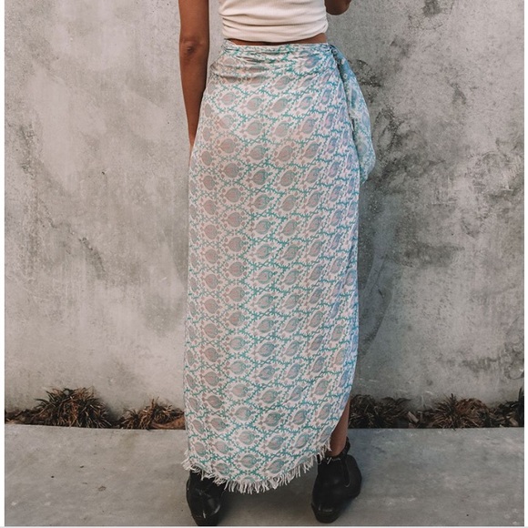 SOLD💙Oracle Vintage Travel Scarf - Picture 2 of 7